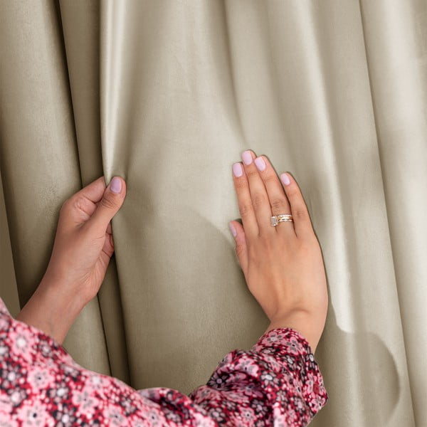 Barna-bézs bársony dimout (részleges sötétítő) függöny 140x270 cm Eyelets – Restilo-image-3