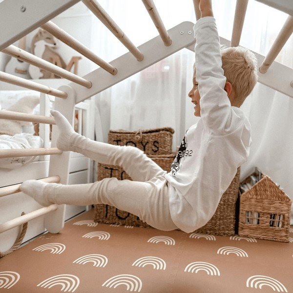 Szürke borovi fenyő pikler háromszög 61x112x94 cm Montessori – Meowbaby-image-4