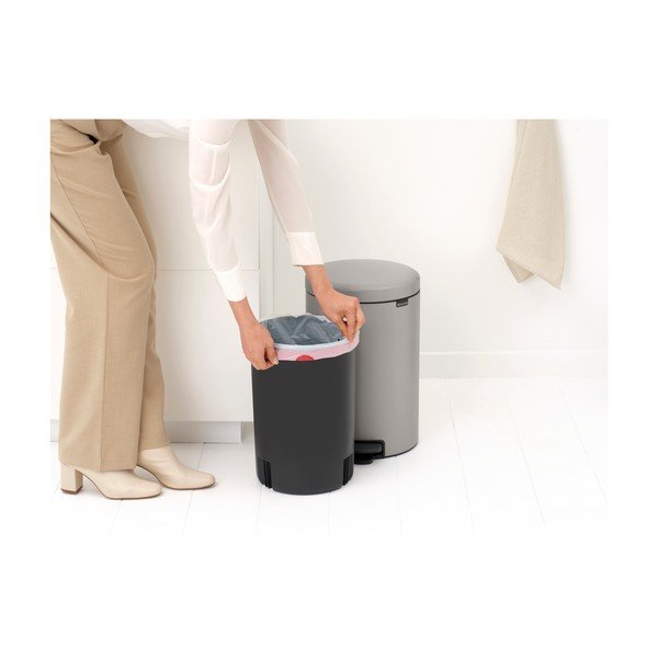 Világosszürke acél pedálos szemetes 20 l NewIcon – Brabantia-image-4