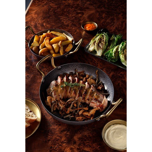 Ezüstszínű szervírozó fém tányér ø 24 cm Serve – BonBistro-image-1