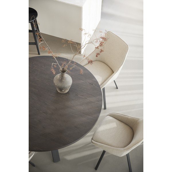 Sötétbarna kerek bővíthető étkezőasztal tölgyfa dekorral ø 135 cm Maddock – Rowico-image-4