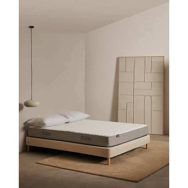 Közepes keménységű hőszabályozó hab matrac 135x190 cm Yoko – Kave Home-image-1