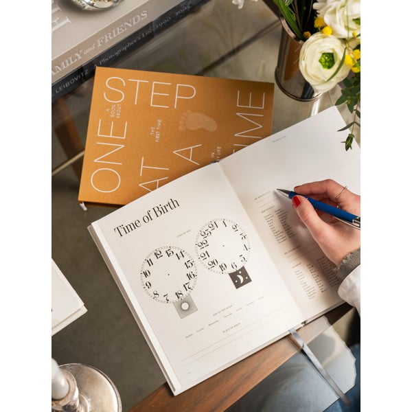 Babanapló 64 old. One Step at a Time: A Book About the First Time in My Life – Printworks-image-1