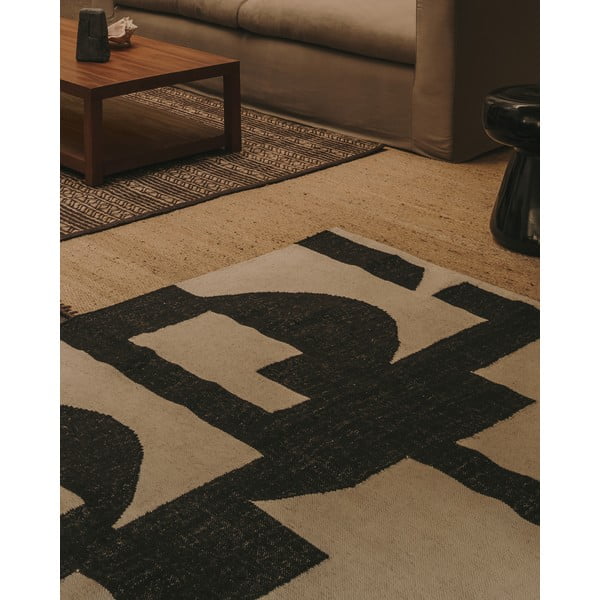 Fekete-krémszínű kétoldalas kézi szövésű juta keverék szőnyeg 160x230 cm Sotty – Kave Home-image-1