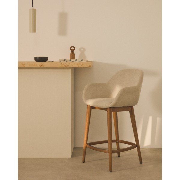 Bézs kárpitozott karfás bárszék (ülésmagasság 66 cm) Konna – Kave Home-image-1