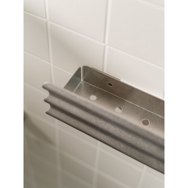 Ezüstszínű fali rozsdamentes acél fürdőszobai polc Olbi – noo.ma-image-3