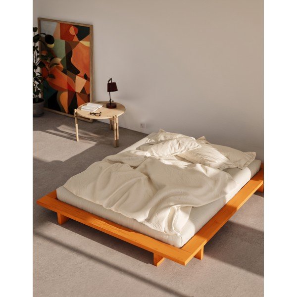 Narancssárga borovi fenyő franciaágy ágytámla nélkül, ágyráccsal 160x200 cm Japan – Karup Design-image-1