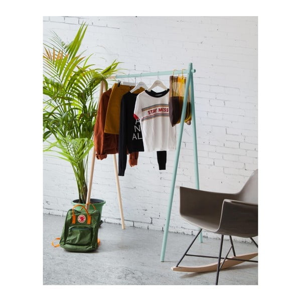 Minimal ruhaállvány világoszöld részletekkel - Really Nice Things-image-3