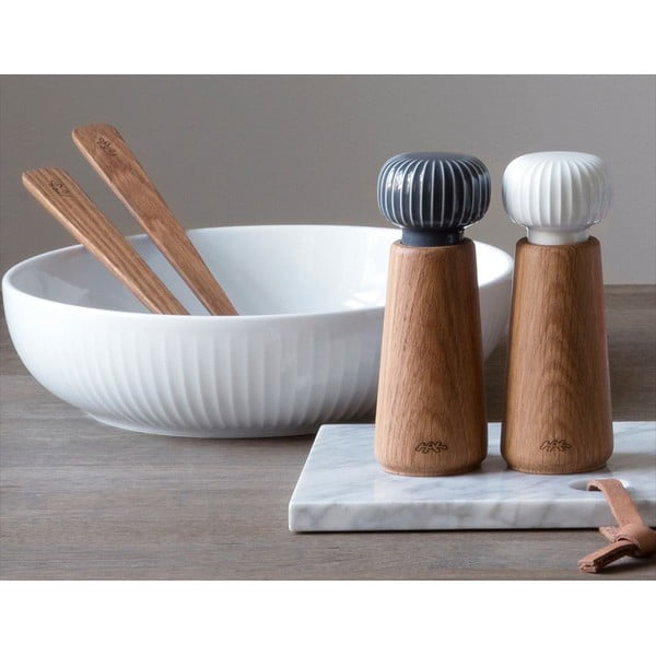Hammershoi tölgyfa fűszerőrlő, fehér porcelán részletekkel, magasság 17,5 cm - Kähler Design-image-1