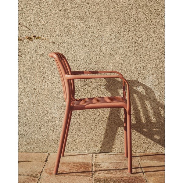 Terrakotta színű műanyag kerti szék Isabellini – Kave Home-image-2