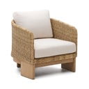 Bézs-natúr színű tömörfa-műrattan kerti fotel Xoriguer – Kave Home