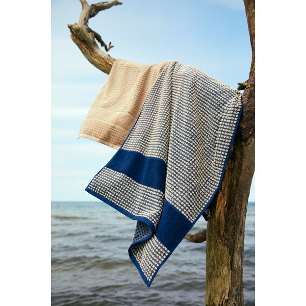 Sötétkék-bézs bio pamut fürdőlepedő 70x140 cm Check – JUNA-image-4