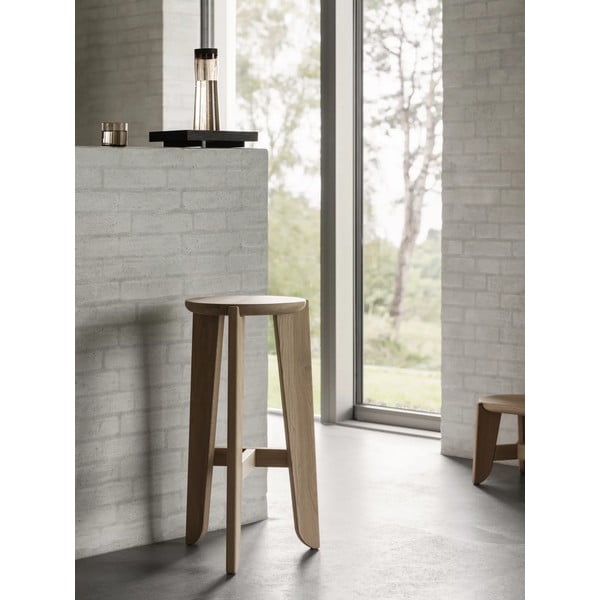 Natúr színű tölgyfa bárszék (ülésmagasság 75 cm) Eli – Blomus-image-4