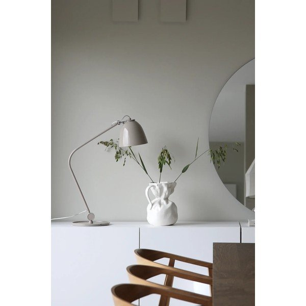 Szürkésbézs asztali lámpa fém búrával (magasság 47 cm) Tilt – Markslöjd-image-1