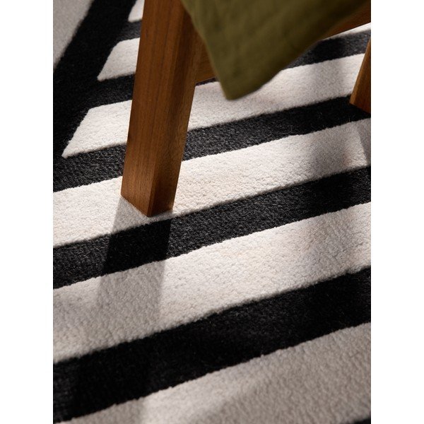 Fekete-fehér kézi szövésű gyapjú szőnyeg 200x290 cm Stryve Noir – Elle Decoration-image-3