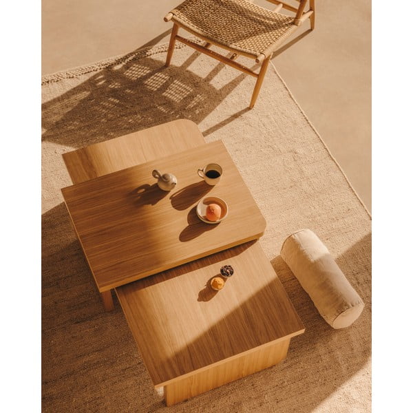 Natúr színű dohányzóasztal szett tölgyfa dekorral 2 db-os  Oaq – Kave Home-image-1