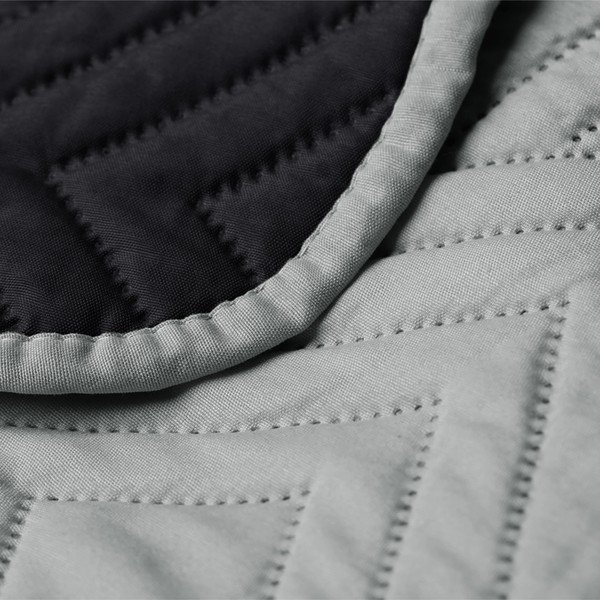 Fekete-világosszürke mikroszálas steppelt ágytakaró 220x240 cm Softa – Restilo-image-2