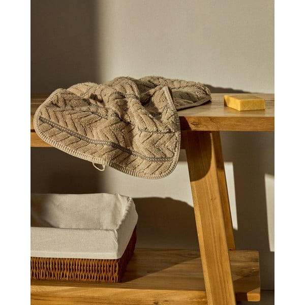 Bézs frottír pamut törölköző 50x90 cm Rune – Kave Home-image-1