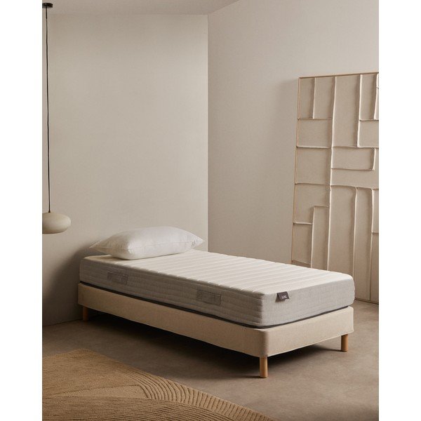 Közepes keménységű hőszabályozó hab matrac 90x200 cm Yoko – Kave Home-image-1