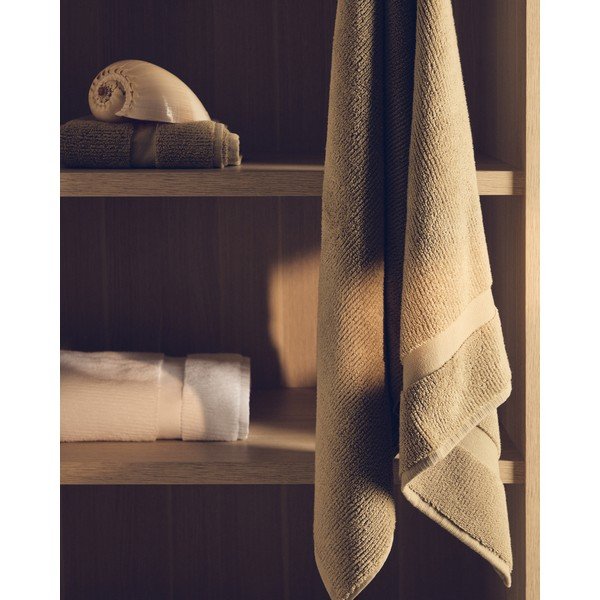 Zöld frottír pamut fürdőlepedő 70x140 cm Olvira – Kave Home-image-1