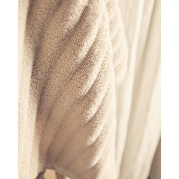 Bézs frottír pamut fürdőlepedő 70x140 cm Navira – Kave Home-image-4