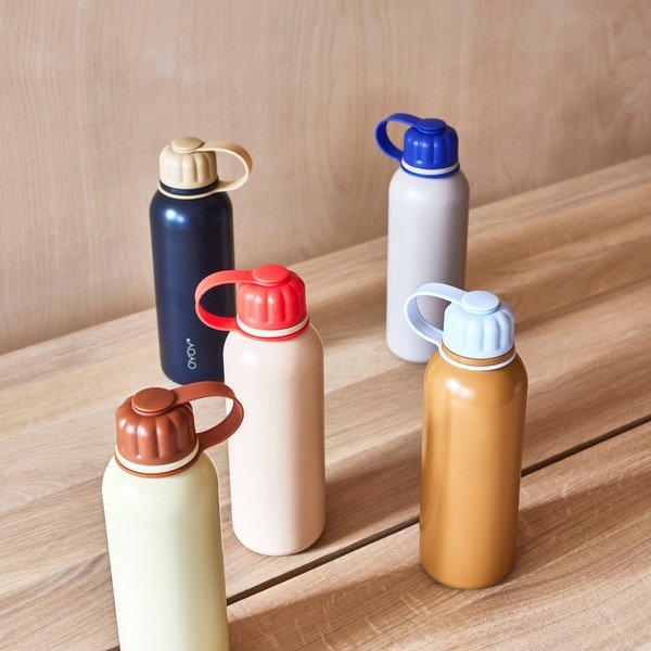 Barna rozsdamentes acél utazó ivópalack Pullo – OYOY Living Design-image-2