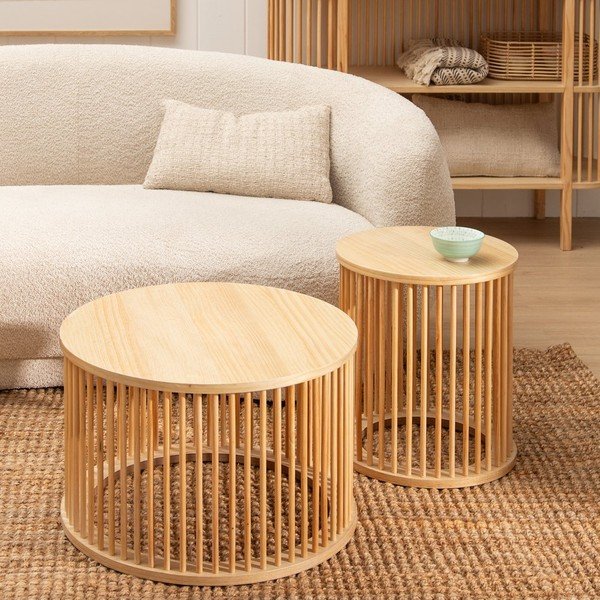 Natúr színű kerek dohányzóasztal borovi fenyő dekorral ø 60 cm Stick – Ixia-image-1