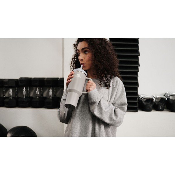 Világosszürke rozsdamentes acél termosz szívószállal 890 ml Quencher H2.O FlowState™ Tumbler Ash – Stanley-image-4