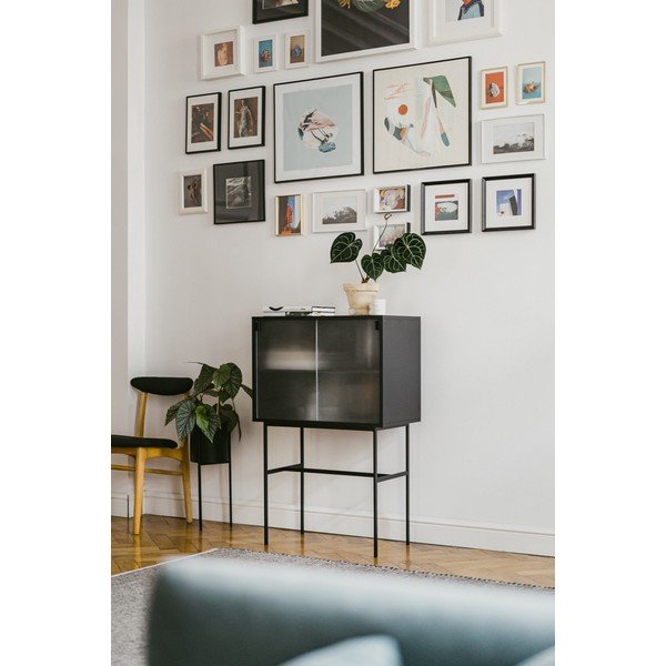 Fekete tálalószekrény tolóajtóval 70x109x40 cm Lekko – noo.ma-image-1