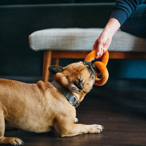 Játék kutyáknak Pretzel - P.L.A.Y.-image-1