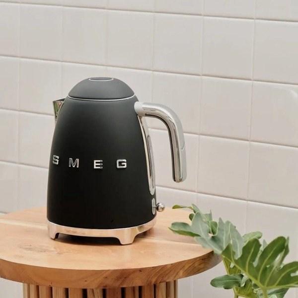 50's Retro Style fekete vízforraló - SMEG-image-1