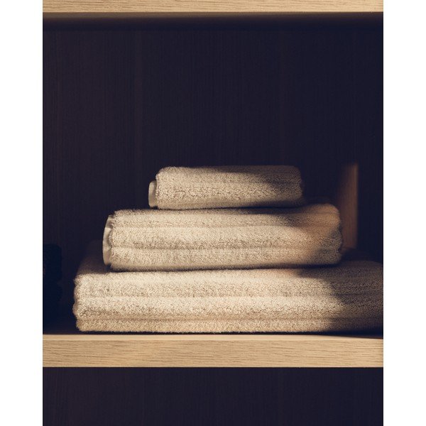 Bézs frottír pamut törölköző 50x90 cm Navira – Kave Home-image-2