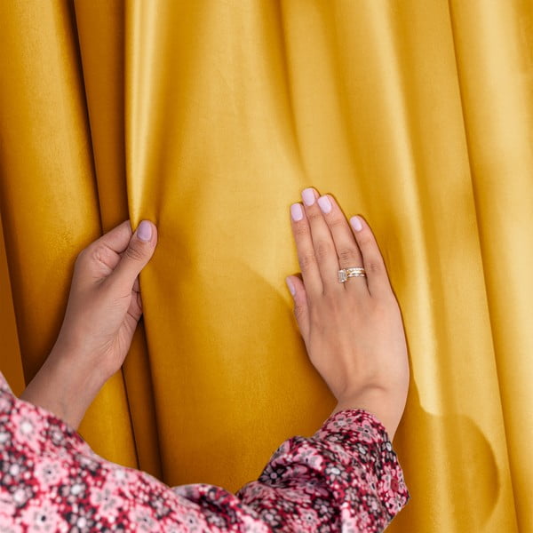 Sárga bársony dimout (részleges sötétítő) függöny 140x270 cm Pleat – Restilo-image-4