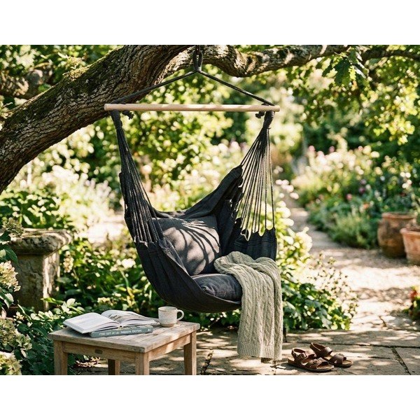 Fekete párnázott kerti függőfotel Tobago – Garden Pleasure-image-1