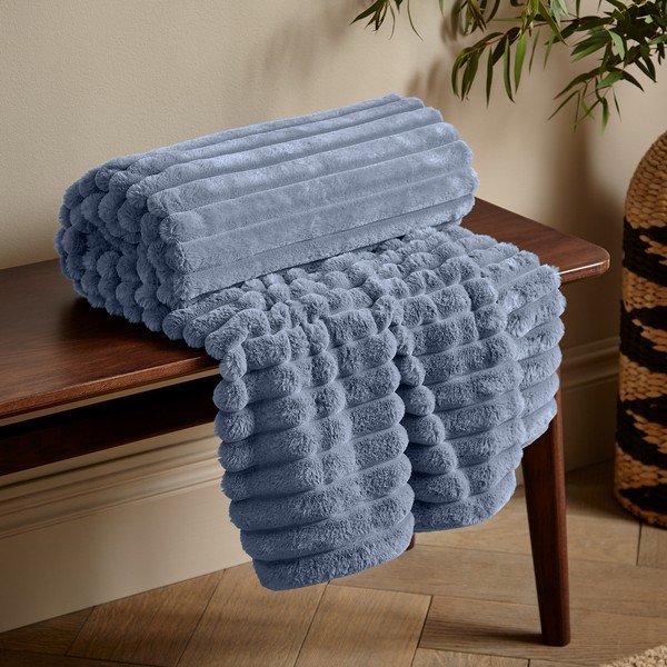 Kék mikroplüss takaró 130x170 cm Cosy Ribbed – Catherine Lansfield-image-1