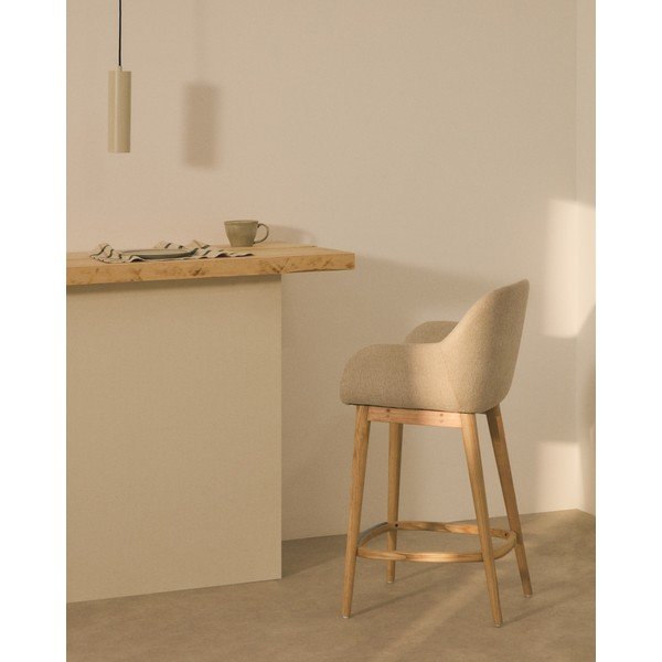 Bézs kárpitozott karfás bárszék (ülésmagasság 66 cm) Konna – Kave Home-image-1