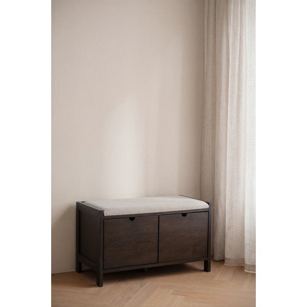 Sötét natúr színű tölgyfa ülőkés cipőtartó 80x47x41 cm Hillmond – Rowico-image-2