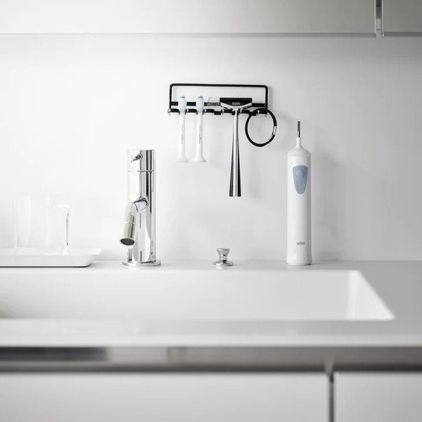 Fekete öntapadós fém fogkefetartó Film Hook – YAMAZAKI-image-1