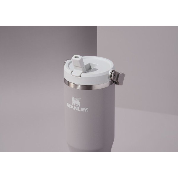Világosszürke rozsdamentes acél termosz 410 ml IceFlow™ Flip Straw 2.0 Tumbler Ash – Stanley-image-4