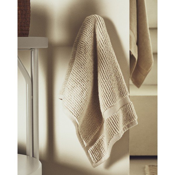 Bézs frottír pamut törölköző 50x90 cm Olvira – Kave Home-image-3