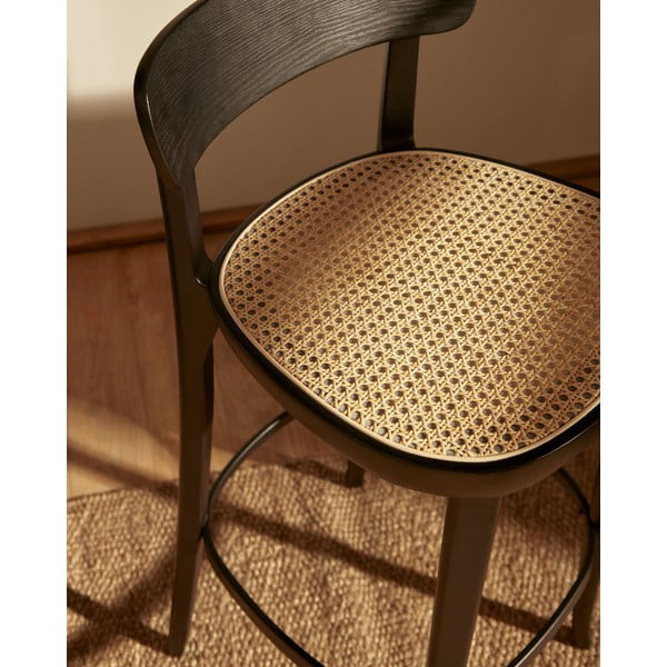 Fekete bárszék kőrisfa dekorral 99 cm Romane – Kave Home-image-2