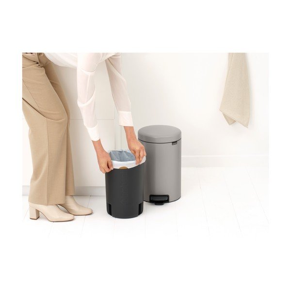 Világosszürke acél pedálos szemetes 12 l NewIcon – Brabantia-image-4