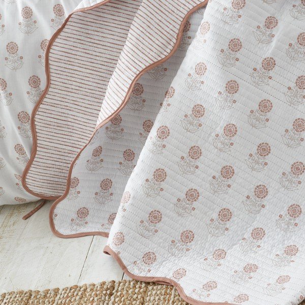 Fehér steppelt ágytakaró 220x230 cm Woodblock Floral – Pineapple Elephant-image-1