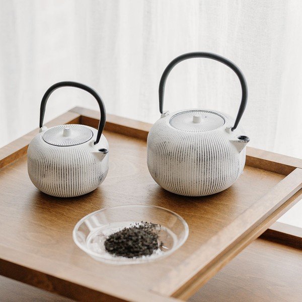 Fekete-fehér öntöttvas teáskanna 700 ml Sencha – S|P Collection-image-1