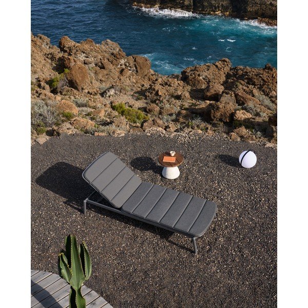 Fekete fém kerti napozóágy Canutells – Kave Home-image-3