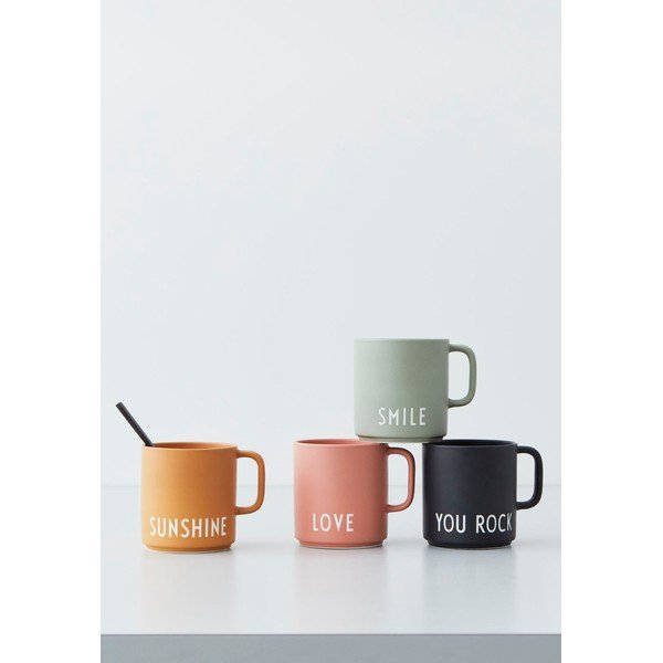 Love rózsaszín porcelánbögre - Design Letters-image-3