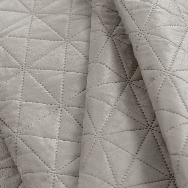 Szürkésbézs bársony steppelt ágytakaró 240x260 cm Laila – Restilo-image-3