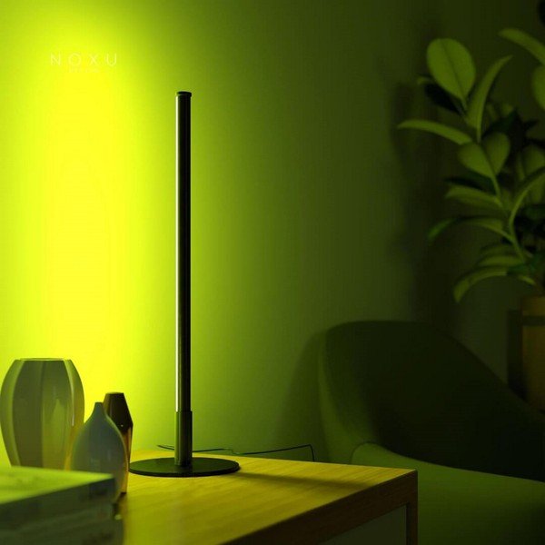 Fekete fém LED asztali lámpa távirányítóval (magasság 150 cm) Mini – Squid Lighting