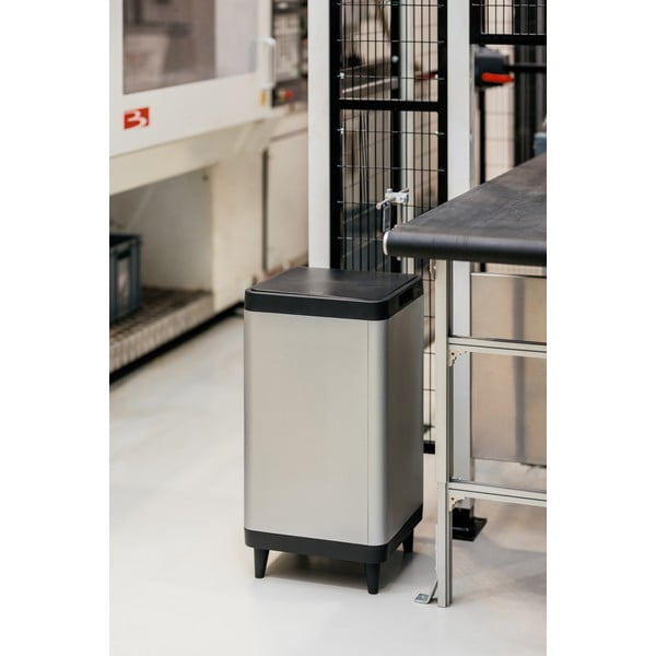 Ezüstszínű műanyag érintésre nyíló szemetes 80 l Berlino – DEA HOME-image-1