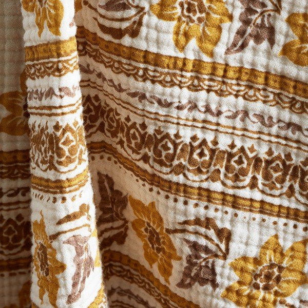Okkersárga-fehér pamut ágytakaró egyszemélyes ágyra 130x170 cm Ines Floral Matelassé – Pineapple Elephant-image-1